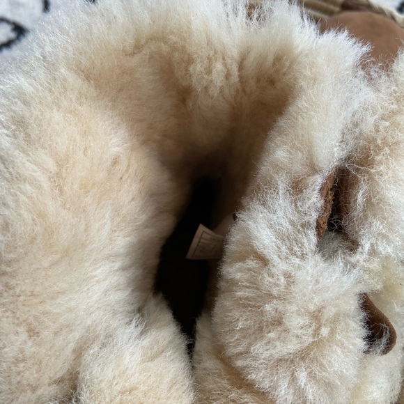 Authentic UGG mini BAILEY BOW ankle boots. - Picture 7 of 11